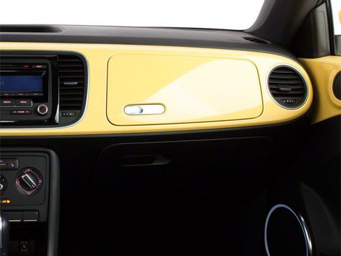 Used 2012 Volkswagen Beetle 2.0T FWD image 17