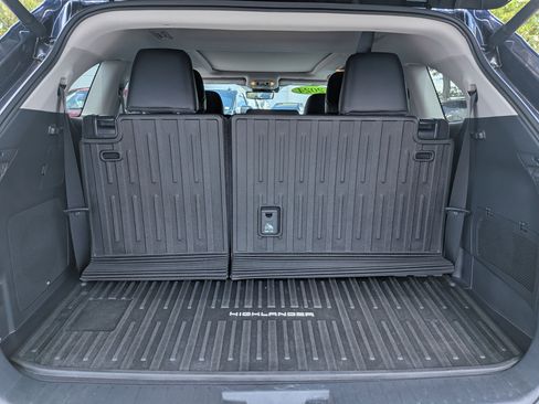 Used 2024 Toyota Highlander Platinum AWD/4WD image 13