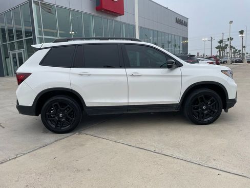Used 2025 Honda Passport Black Edition image 2