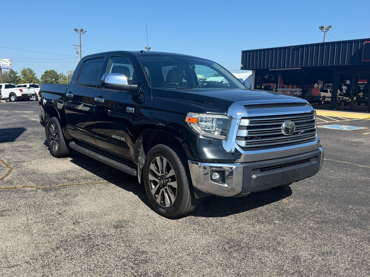 Used 2018 Toyota Tundra Limited w/ Limited Premium Package AWD/4WD image 3