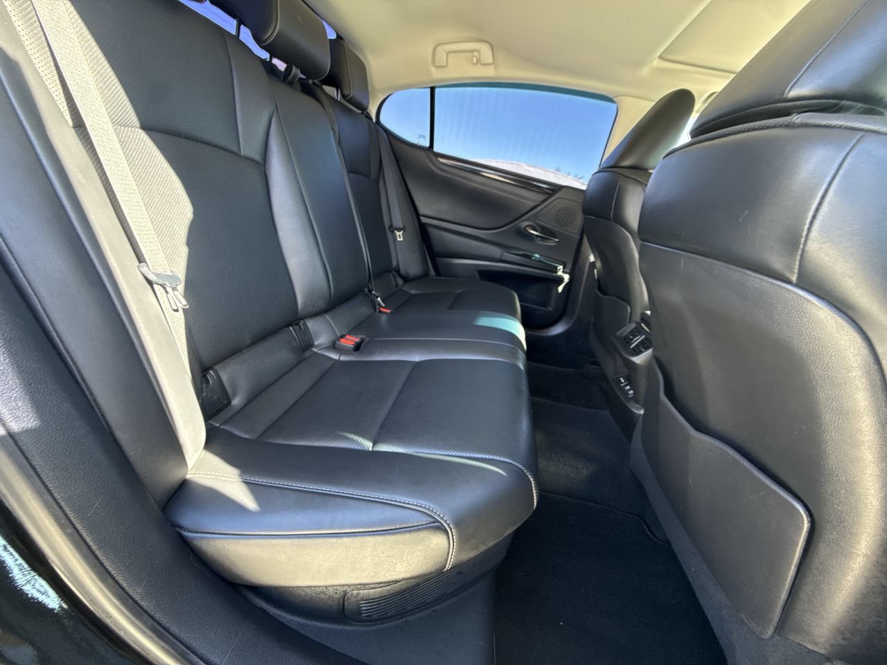 Used 2021 Lexus ES 300h w/ Premium Package FWD image 28