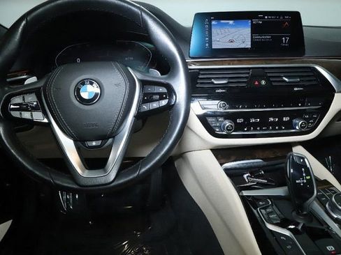 Used 2020 BMW 530i xDrive w/ Premium Package image 38