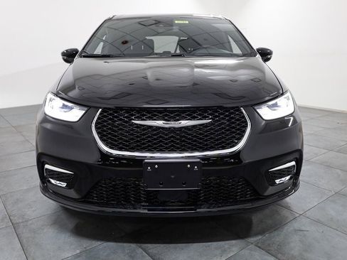 New 2026 Chrysler Pacifica Select image 2