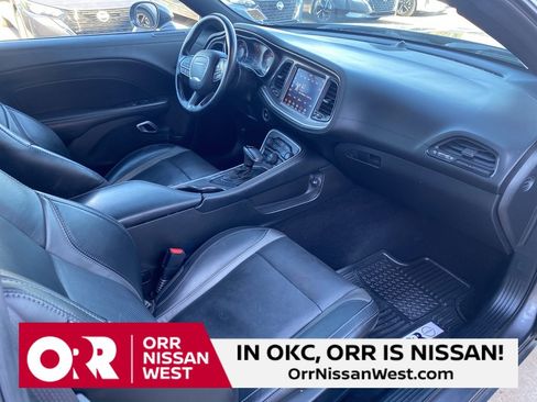 Used 2022 Dodge Challenger SXT w/ Plus Package image 17