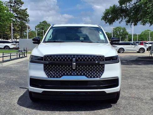 New 2026 Lincoln Navigator L Premier AWD/4WD image 3