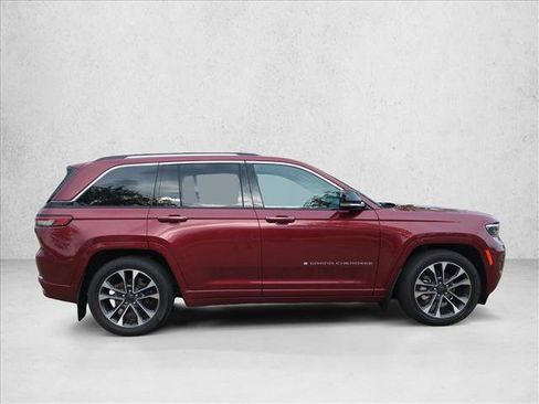 Used 2022 Jeep Grand Cherokee Overland AWD/4WD image 4
