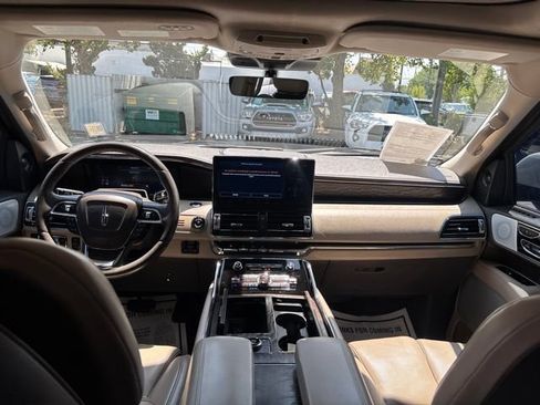 Used 2022 Lincoln Navigator Reserve AWD/4WD image 37