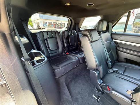 Used 2017 Ford Explorer XLT w/ Equipment Group 202A AWD/4WD image 27