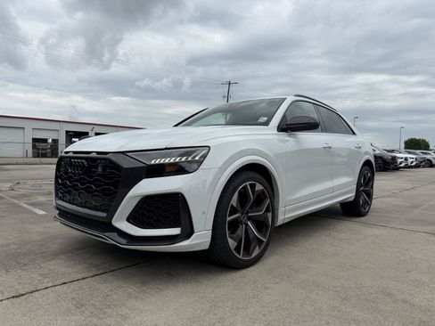Used 2023 Audi RS Q8 AWD/4WD image 3