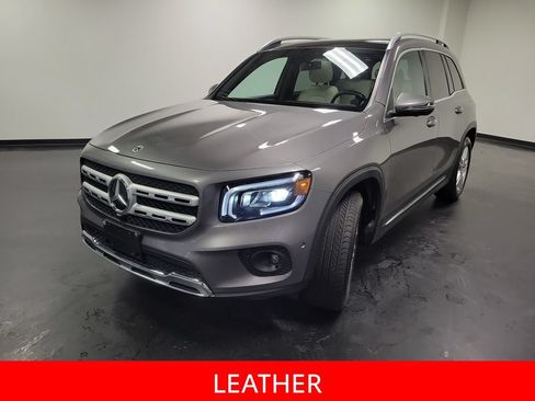 Used 2022 Mercedes-Benz GLB 250 4MATIC w/ Premium Package Lite image 4
