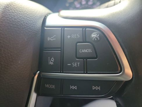 Used 2021 Toyota Highlander XSE image 25