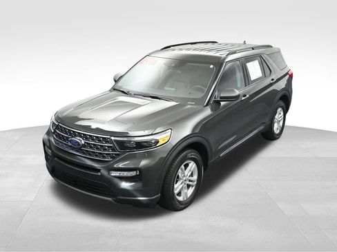Used 2024 Ford Explorer XLT w/ Equipment Group 202A AWD/4WD image 30