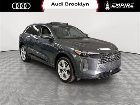 Used 2025 Audi Q5 Premium Plus w/ Premium Plus AWD/4WD image 1