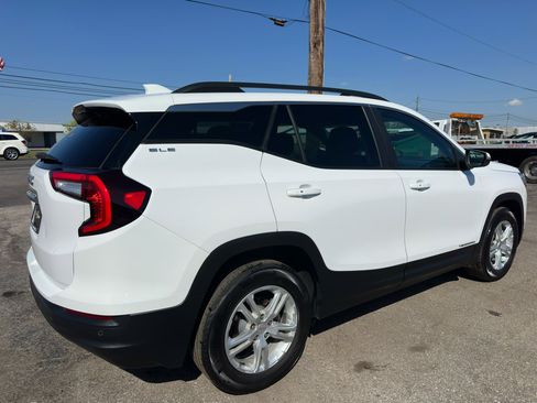 Used 2023 GMC Terrain SLE w/ Driver Convenience Package image 11