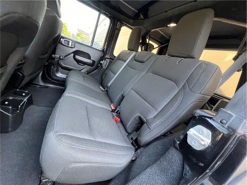 Used 2018 Jeep Wrangler Unlimited Sport image 37