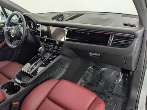 Certified 2023 Porsche Macan AWD/4WD image 26