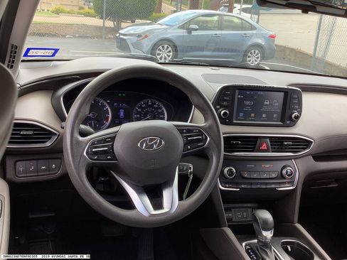 Used 2019 Hyundai Santa Fe SE image 10