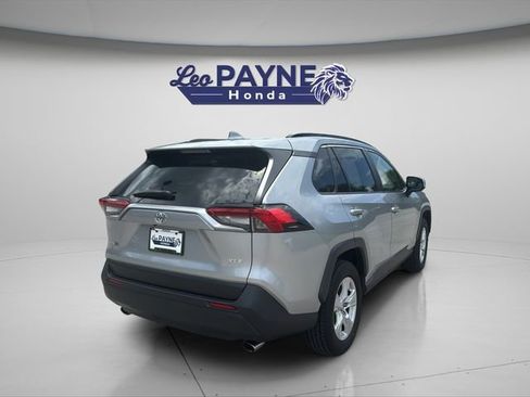 Used 2019 Toyota RAV4 XLE FWD image 9