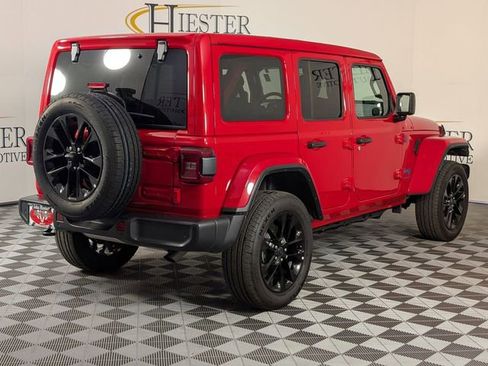 Used 2025 Jeep Wrangler Unlimited Sahara w/ Safety Group AWD/4WD image 7