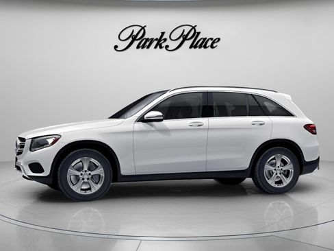 Used 2017 Mercedes-Benz GLC 300 4MATIC image 4