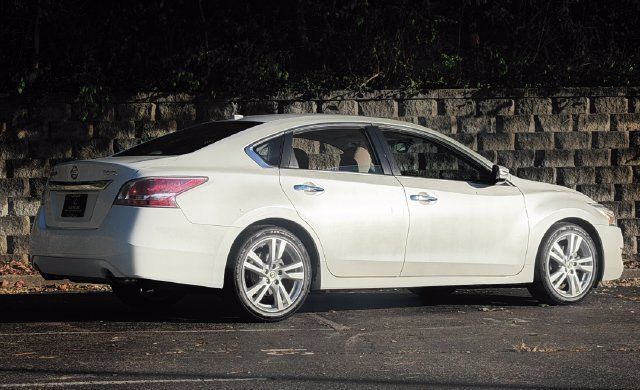 Used 2014 Nissan Altima 3.5 SL w/ Technology Package FWD image 5