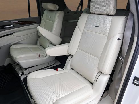 Certified 2023 Cadillac Escalade ESV Premium Luxury Platinum image 26