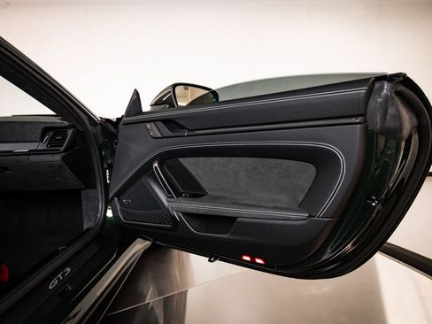 Used 2025 Porsche 911 GT3 RWD image 25
