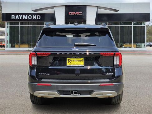 Used 2025 Ford Explorer Active w/ Active Comfort Package image 5