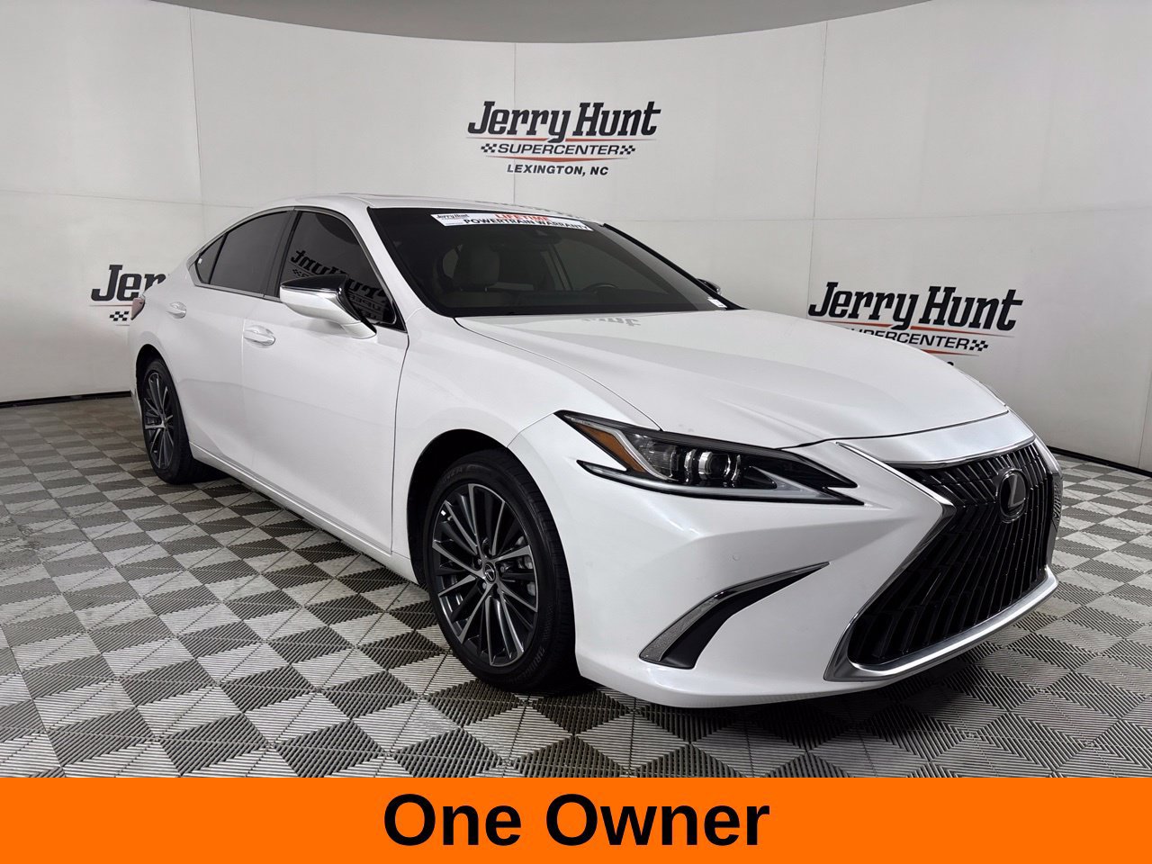 Used 2025 Lexus ES 350 w/ Premium Package FWD image 4