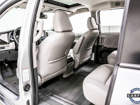 Used 2020 Toyota Sienna XLE image 29