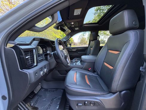 Used 2024 GMC Sierra 2500 AT4 w/ AT4 Premium Plus Package AWD/4WD image 9