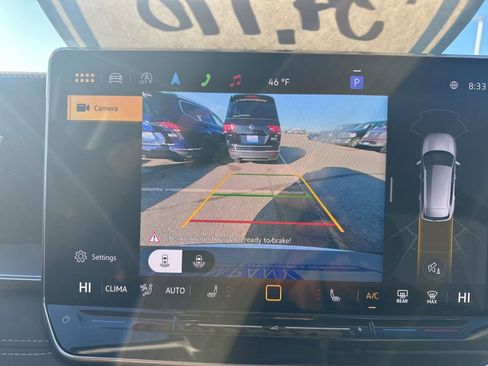 Certified 2025 Volkswagen Tiguan SE image 25