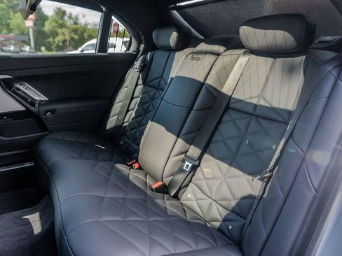 Used 2023 BMW 740i RWD image 20
