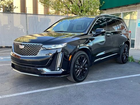 Used 2023 Cadillac XT6 Luxury image 3