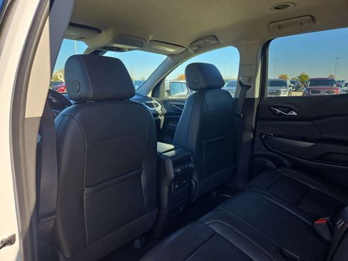 Used 2023 GMC Acadia SLT image 17