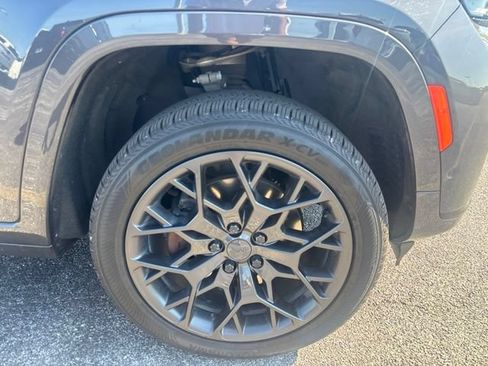 Used 2023 Jeep Grand Cherokee L Summit AWD/4WD image 8