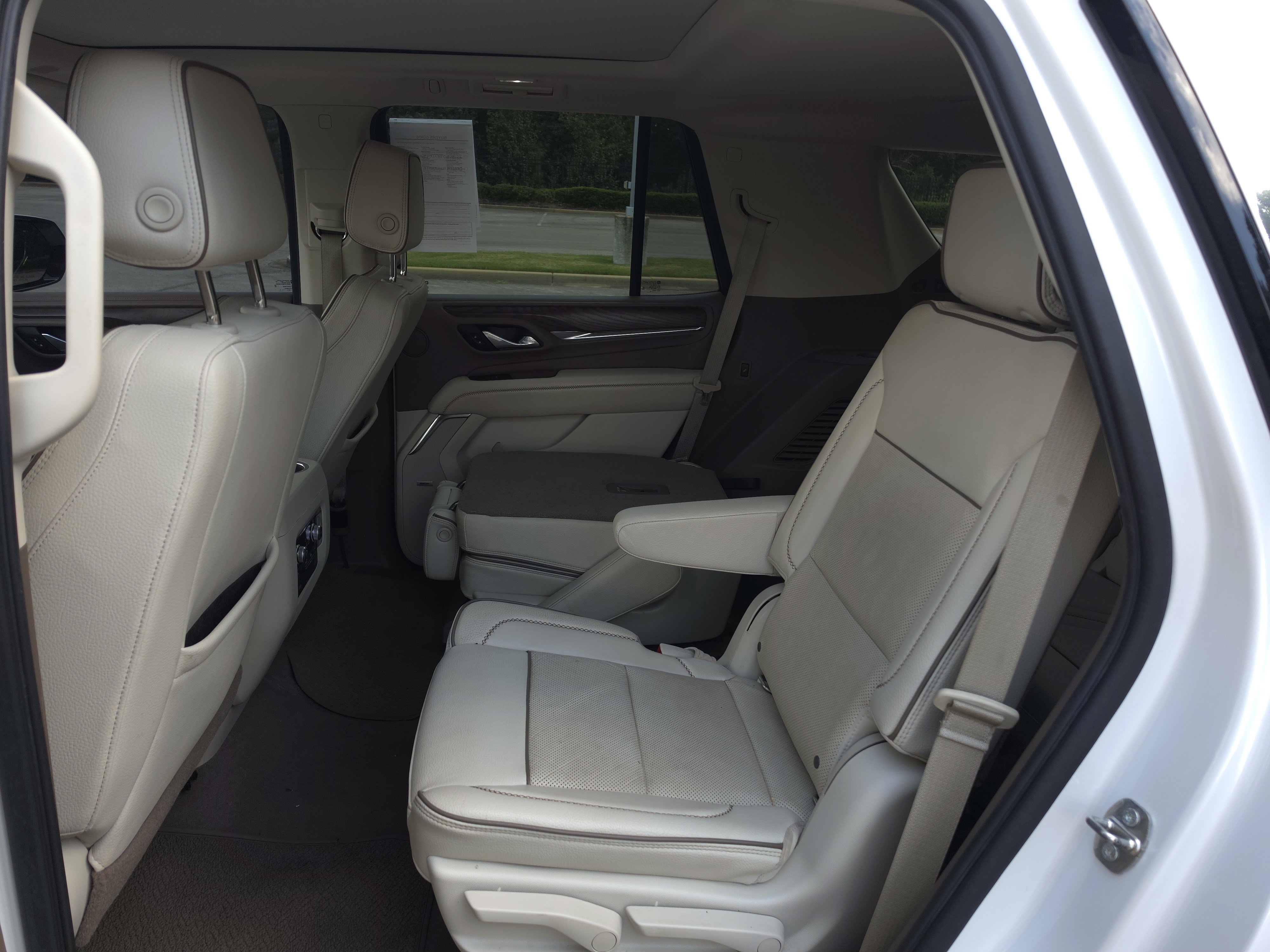 Used 2021 GMC Yukon Denali w/ Denali Premium Package RWD image 17