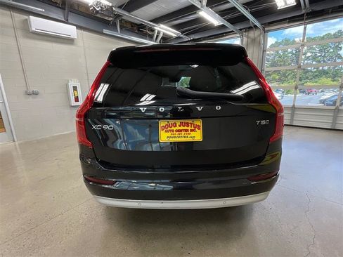 Used 2022 Volvo XC90 T5 Momentum AWD/4WD image 4