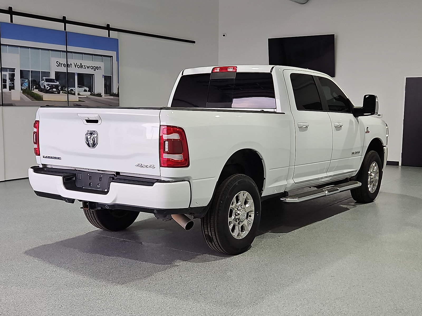 Used 2024 RAM 2500 Laramie AWD/4WD image 8