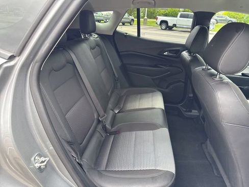 Used 2025 Chevrolet Trax LT w/ LT Convenience Package FWD image 30