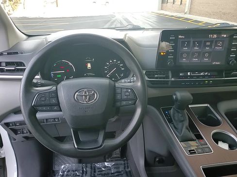 Used 2022 Toyota Sienna LE image 22
