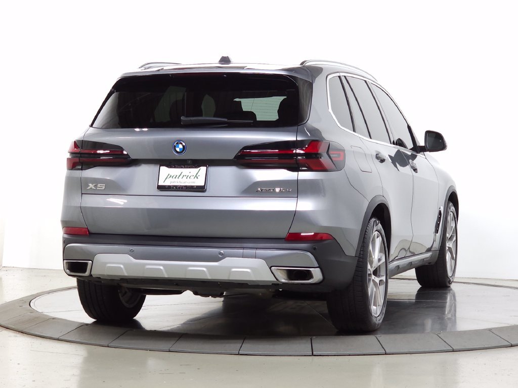 Used 2025 BMW X5 xDrive50e w/ Parking Assistance Package AWD/4WD image 11