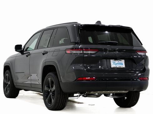 New 2025 Jeep Grand Cherokee 4WD image 9