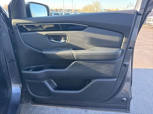 Used 2025 Honda Pilot Touring image 40