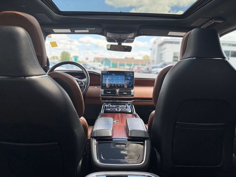 Used 2022 Lincoln Navigator Reserve AWD/4WD image 23