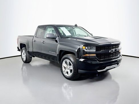 Used 2018 Chevrolet Silverado 1500 Custom w/ Custom Convenience Package AWD/4WD image 7