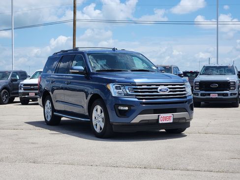 Used 2018 Ford Expedition XLT w/ Equipment Group 202A RWD image 3