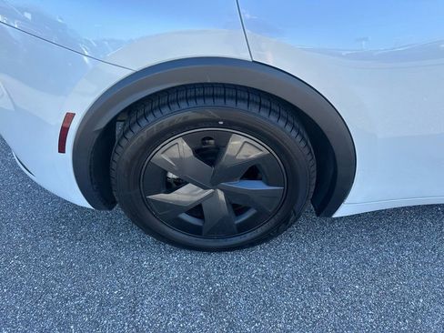 Used 2023 Toyota Prius LE image 6