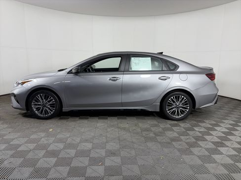 Certified 2024 Kia Forte GT-Line image 11