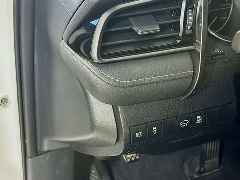 Used 2020 Toyota Camry SE image 10